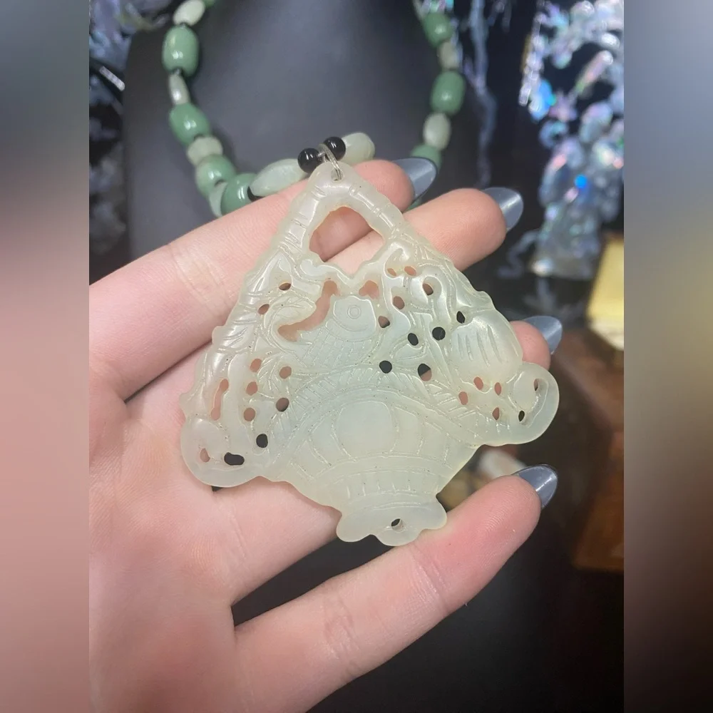 Vintage green jade carved quartz beaded necklace - Picture 3 of 5